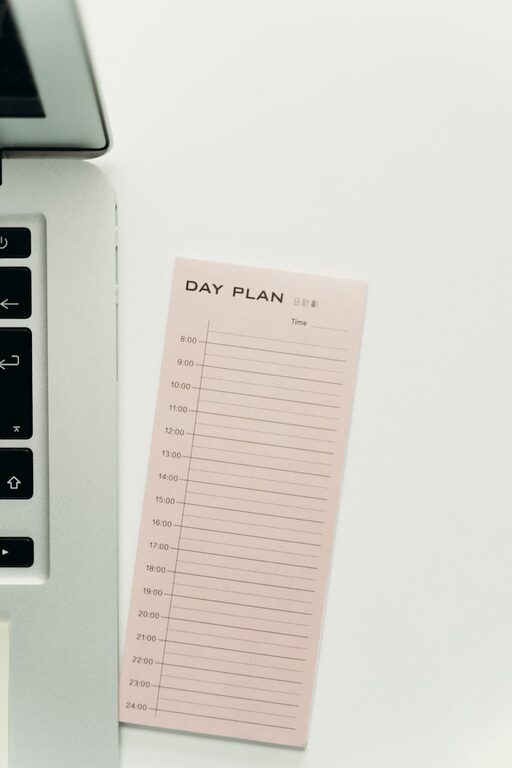 Jak efektywnie organizować czas pracy zdalnej dla lepszej produktywności i samopoczucia